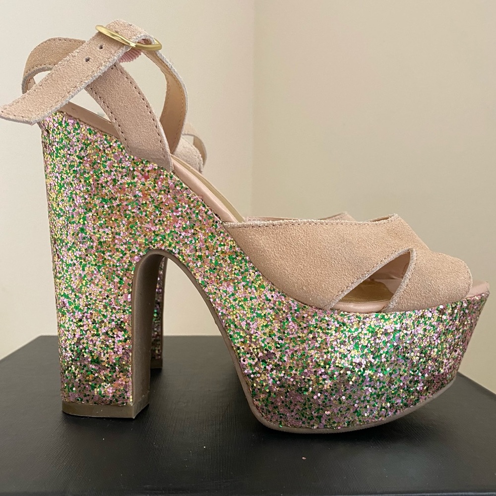Kimchi Blue Glitter platform nude sandals